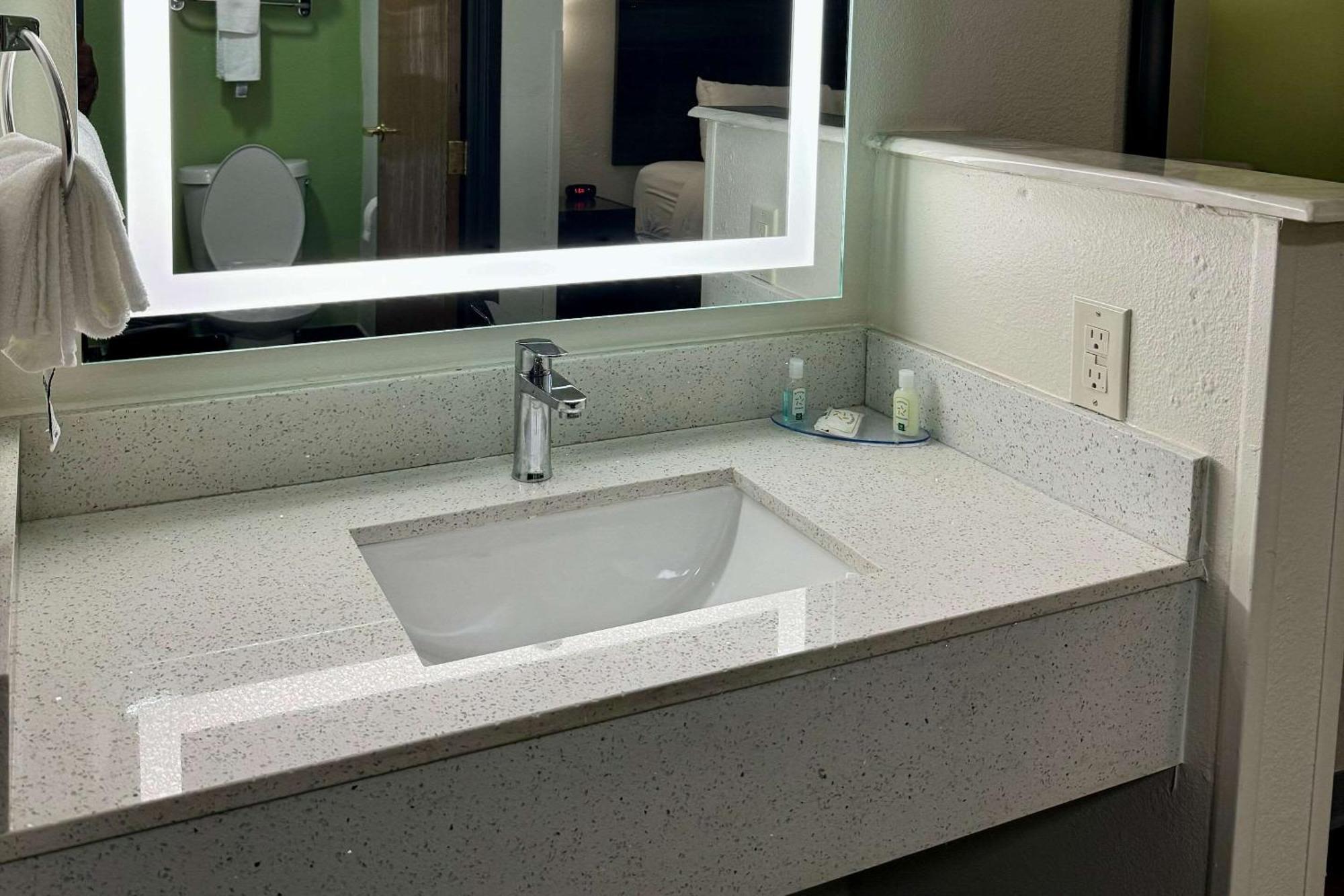 Quality Inn Sulphur Esterno foto
